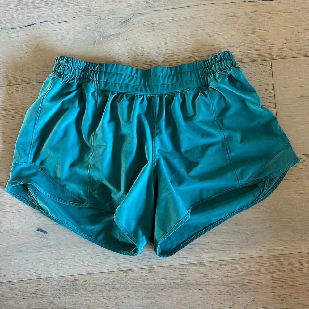 Lululemon 2.5 Hotty Hot Size 10 Long Shorts
